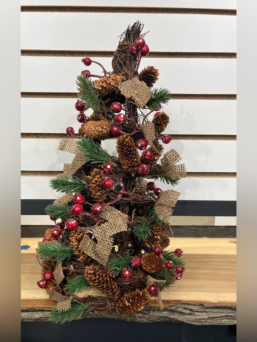 Rustic tabletop decorated tree - Picture 4 of 7